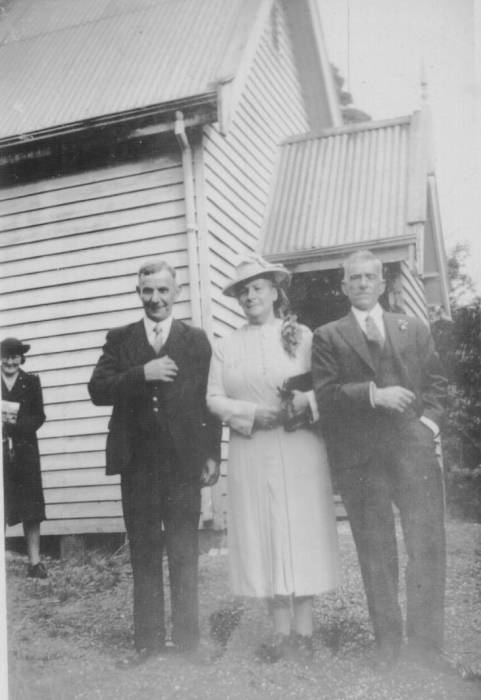 1942_-_johnston_-_photograph_of_arthur_thomas_and_brownes_at_keith_thomas_wedding.jpg