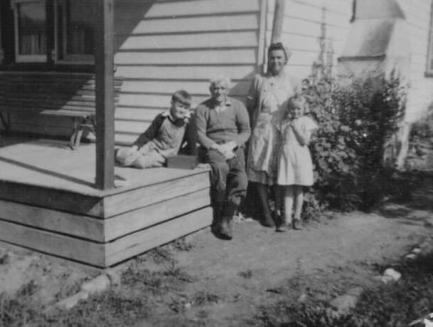 unknown_-_photograph_-_photograph_of_browne_family_at_greenhills_hurstbridge_-_laurie_johnston_-_photo_013.jpg