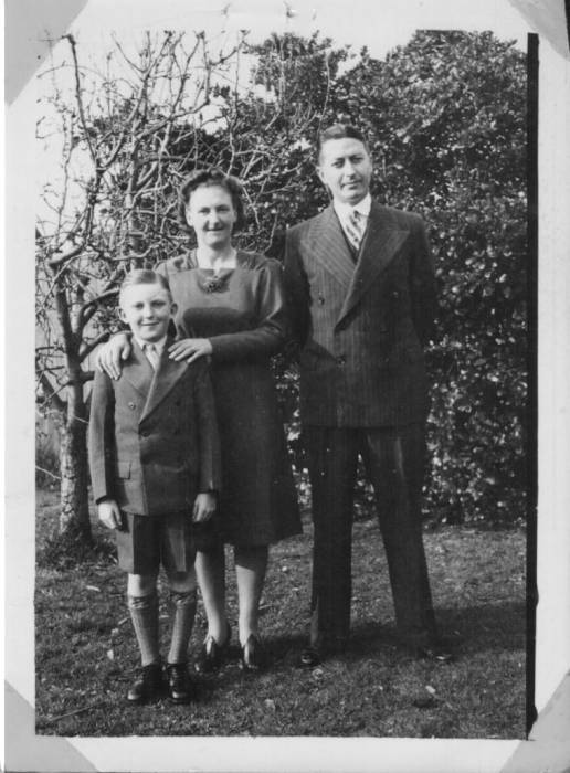 1938_-_johnston_-_ethel_victoria_may_johnston_son_neil_o_donnell_husband_eric_malcolm_o_donnell.jpg