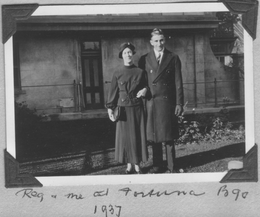 1937_-_reg_and_me_at_fortuna_bendigo_in_1937.png