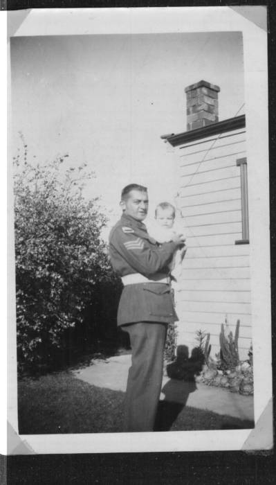 abt_1944_-_photograph_-_keith_thomas_johnston_and_laurie_johnston_-_laurie_johnston_-_photo_0008.jpg