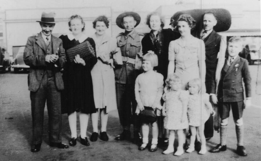 unknown_-_photograph_-_arthur_keith_and_family_-_laurie_johnston_-_photo_009.jpg